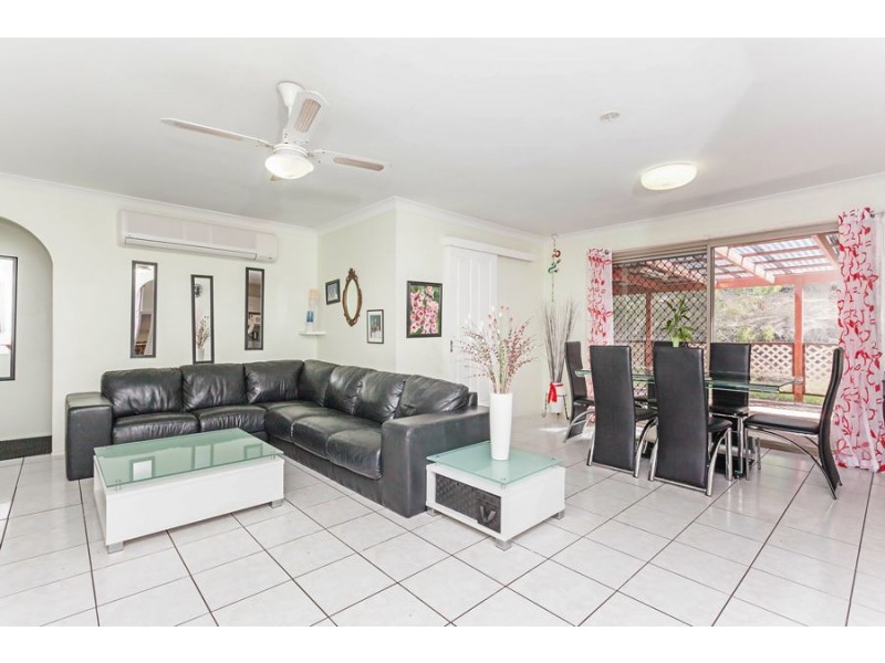 40 Castile Cres, Edens Landing QLD 4207