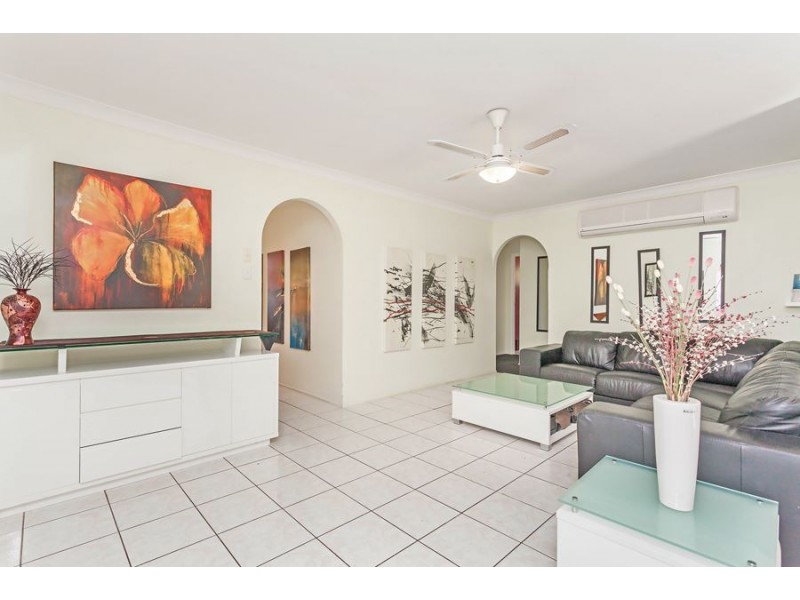 40 Castile Cres, Edens Landing QLD 4207