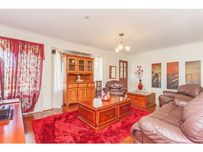 40 Castile Cres, Edens Landing QLD 4207