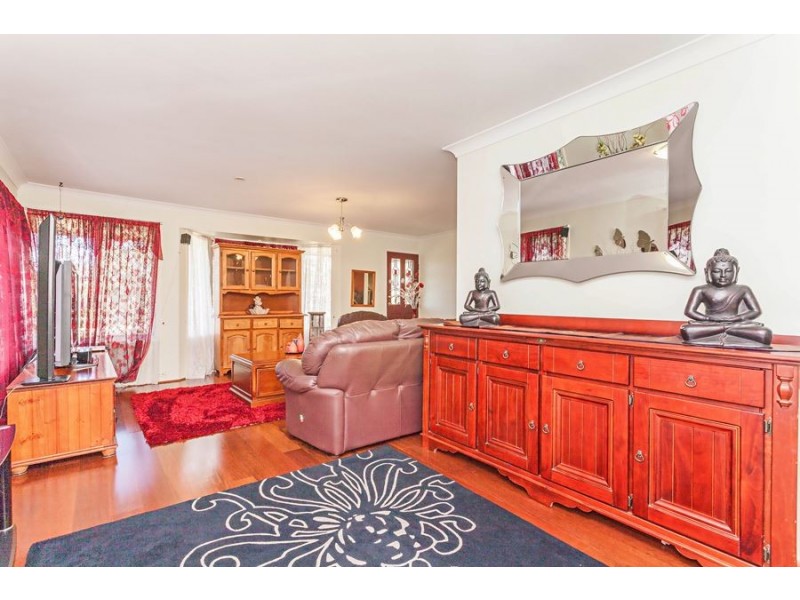 40 Castile Cres, Edens Landing QLD 4207