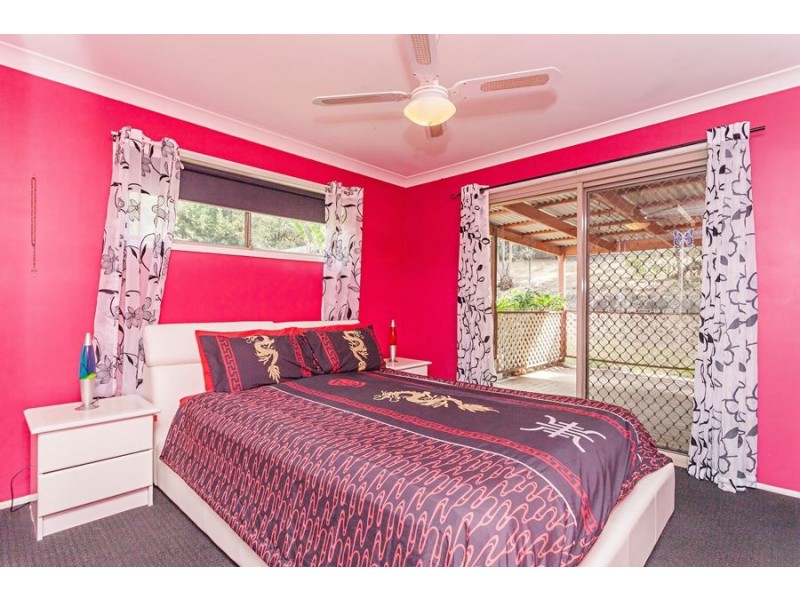 40 Castile Cres, Edens Landing QLD 4207
