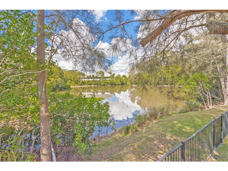 21 River Oak Drive, Helensvale QLD 4212