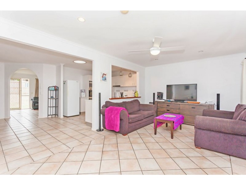 5 Natone Court, Edens Landing QLD 4207