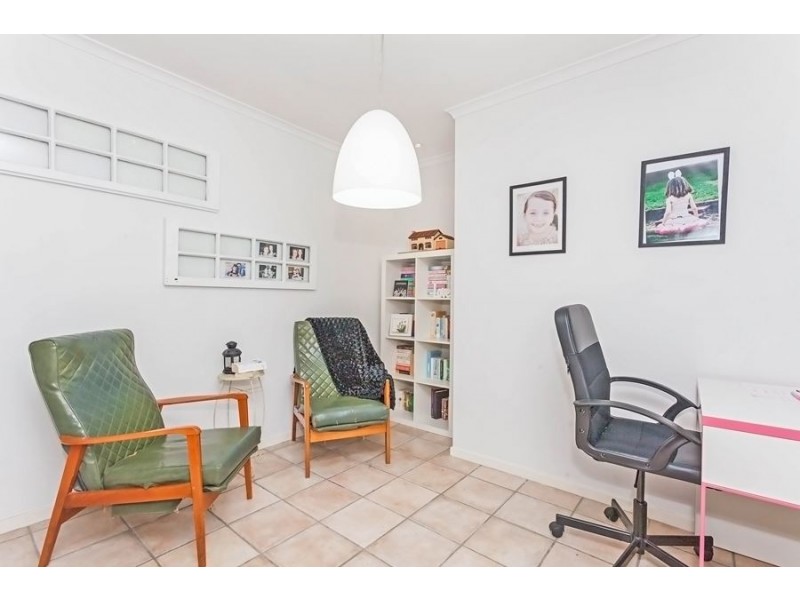 5 Natone Court, Edens Landing QLD 4207