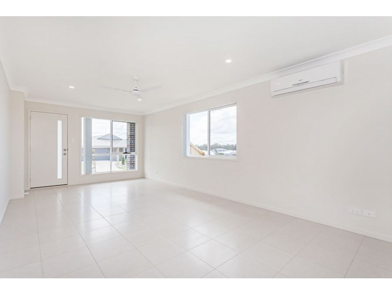 8 Tiffany Way, Pimpama QLD 4209