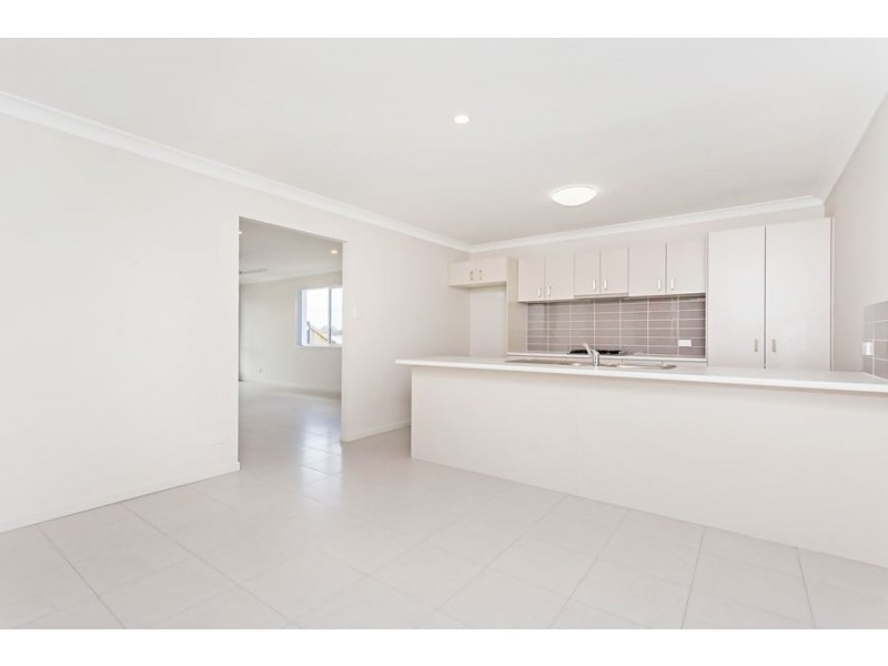 8 Tiffany Way, Pimpama QLD 4209