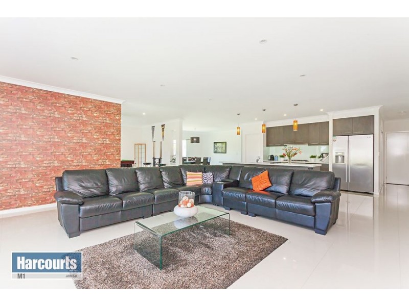 11 Conimbla Crescent, Waterford QLD 4133