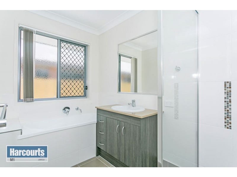65 Burnett Drive, Holmview QLD 4207