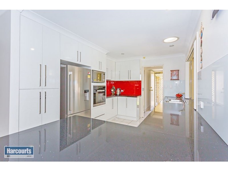11 Costigan Terrace, Edens Landing QLD 4207