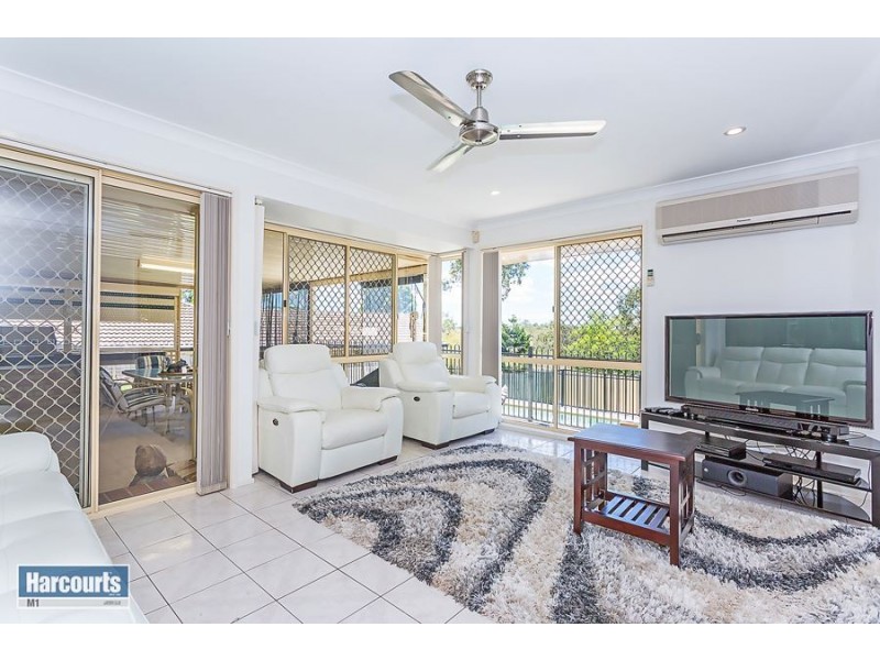 11 Costigan Terrace, Edens Landing QLD 4207