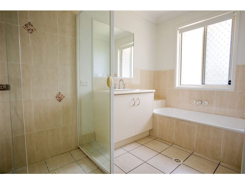 7 Kings Row, Edens Landing QLD 4207