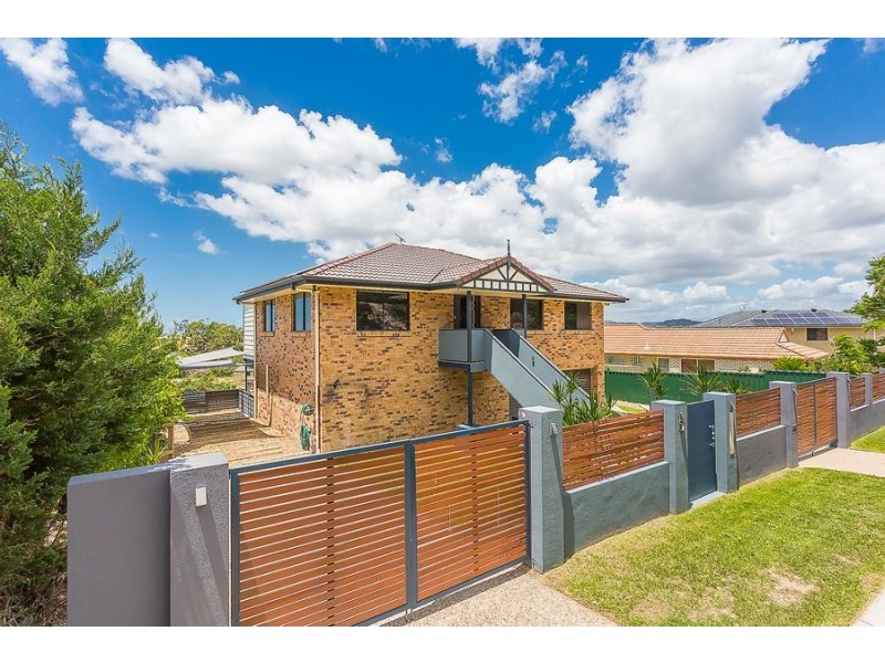 9 Barnhill Tce, Edens Landing QLD 4207