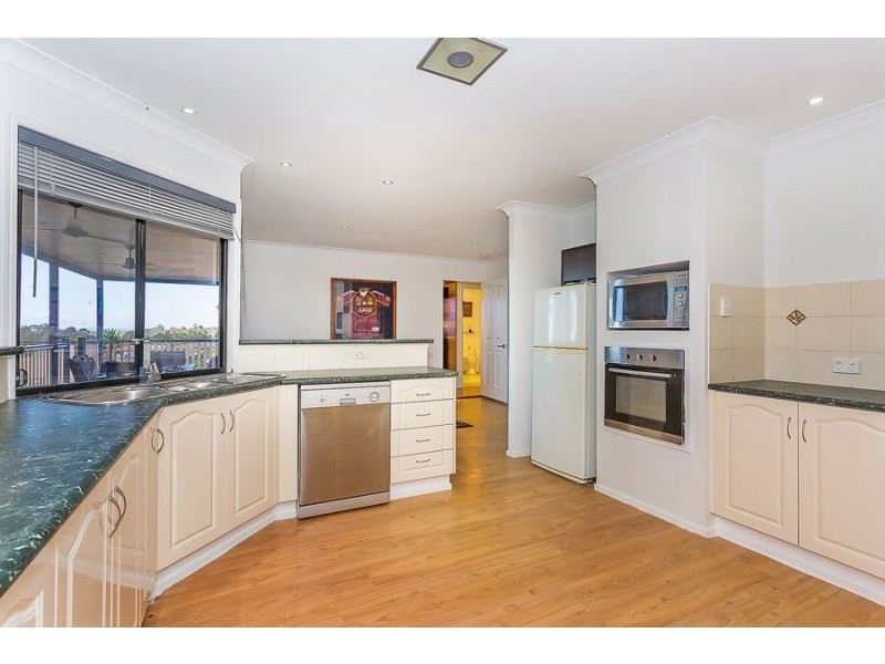 9 Barnhill Tce, Edens Landing QLD 4207