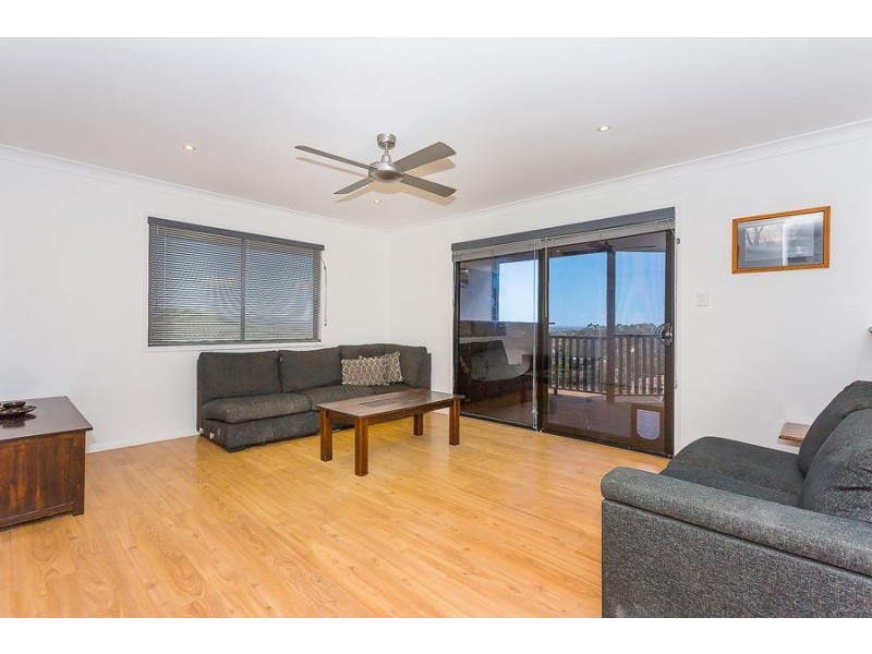 9 Barnhill Tce, Edens Landing QLD 4207
