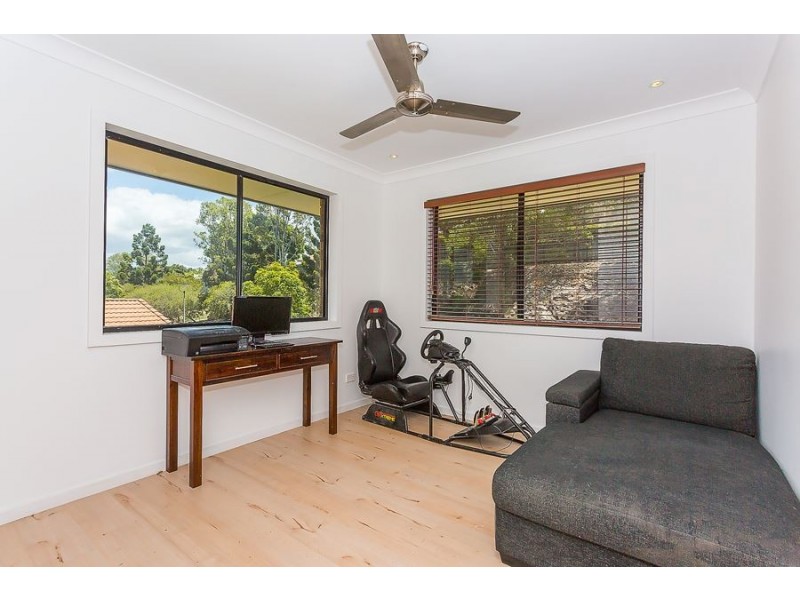 9 Barnhill Tce, Edens Landing QLD 4207