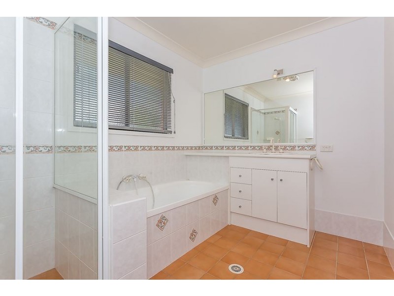 9 Barnhill Tce, Edens Landing QLD 4207