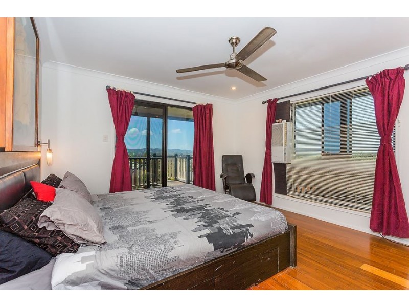 9 Barnhill Tce, Edens Landing QLD 4207