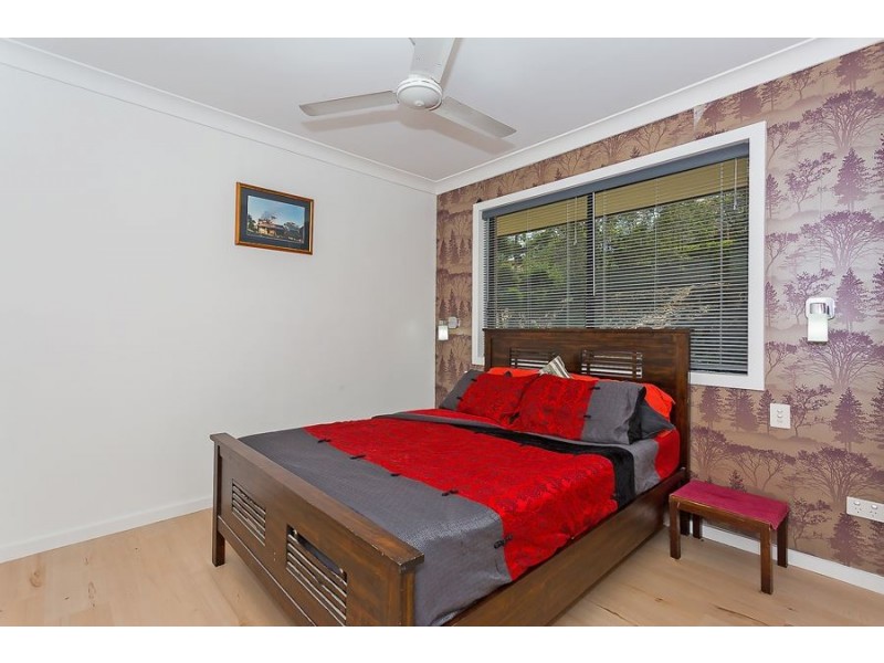 9 Barnhill Tce, Edens Landing QLD 4207