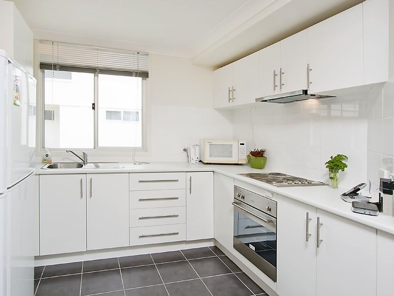 4/6 Roseglen Street, Greenslopes QLD 4120