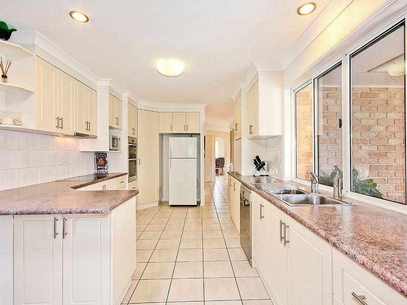 5 Lexington Place, Wishart QLD 4122