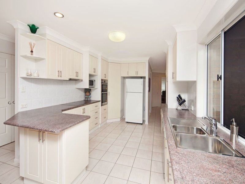 5 Lexington Place, Wishart QLD 4122