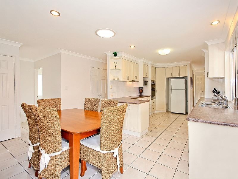 5 Lexington Place, Wishart QLD 4122