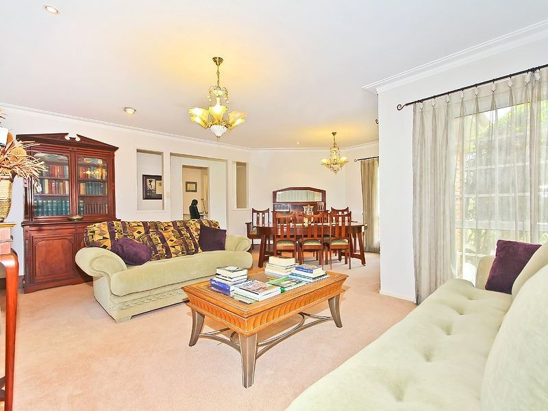 5 Lexington Place, Wishart QLD 4122