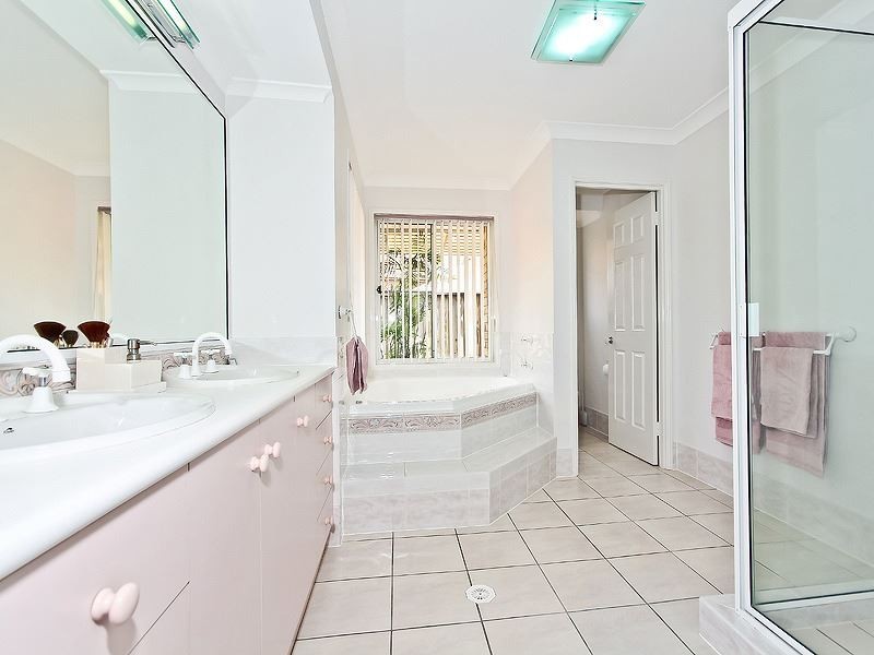 5 Lexington Place, Wishart QLD 4122