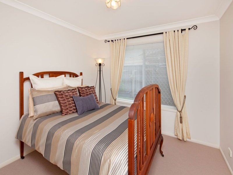 5 Lexington Place, Wishart QLD 4122