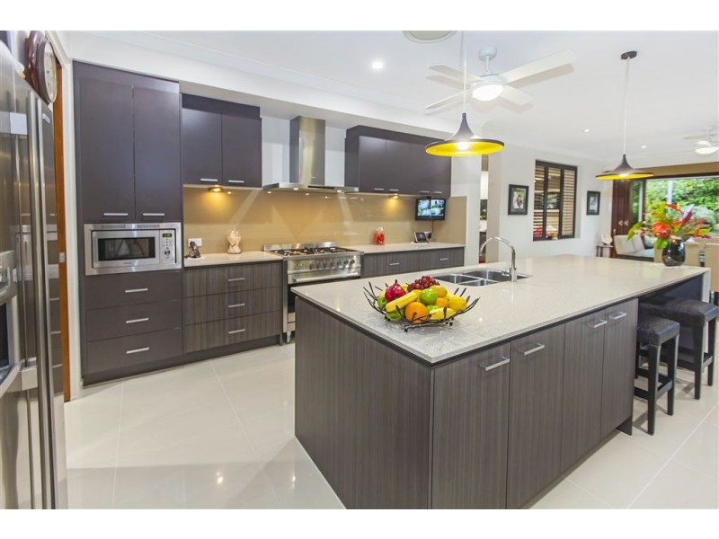 8 Grand Terrace, Waterford QLD 4133