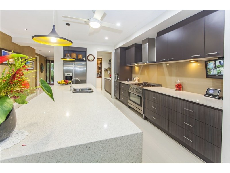 8 Grand Terrace, Waterford QLD 4133