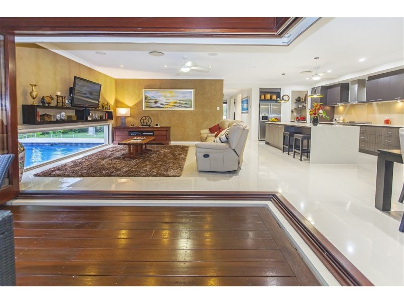 8 Grand Terrace, Waterford QLD 4133