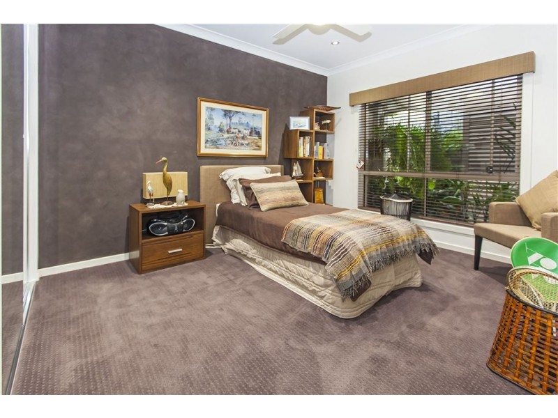 8 Grand Terrace, Waterford QLD 4133