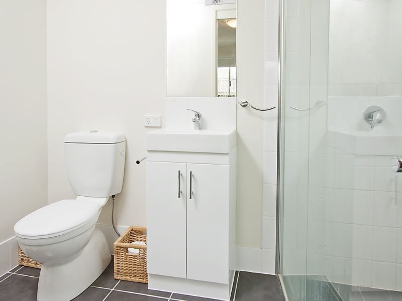 4/6 Roseglen Street, Greenslopes QLD 4120