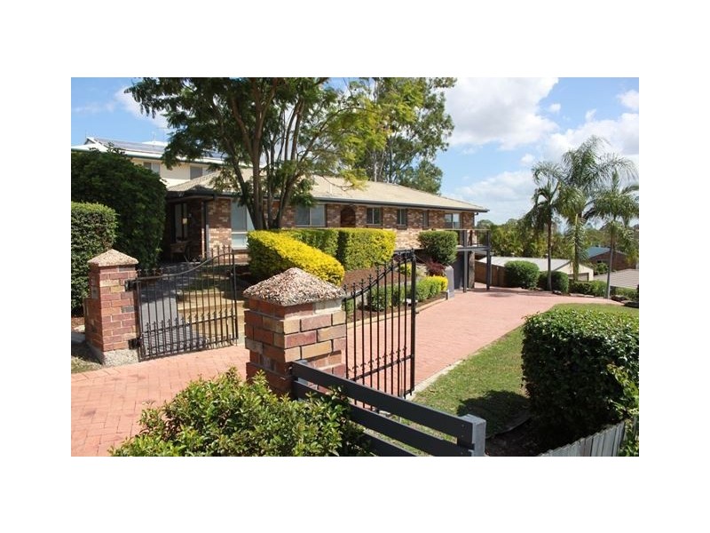 31 Wantana Crescent, Edens Landing QLD 4207