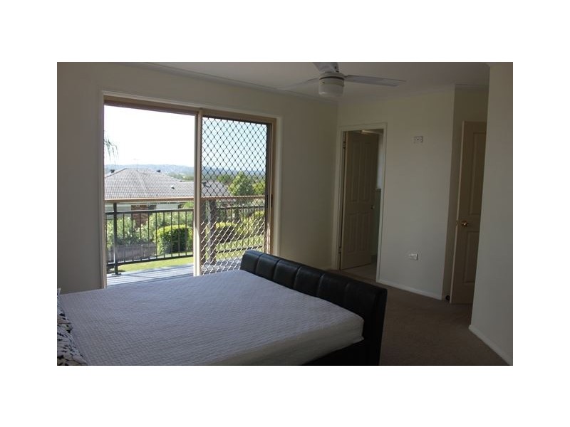 31 Wantana Crescent, Edens Landing QLD 4207