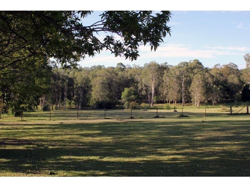 8 London Road, Belmont QLD 4153