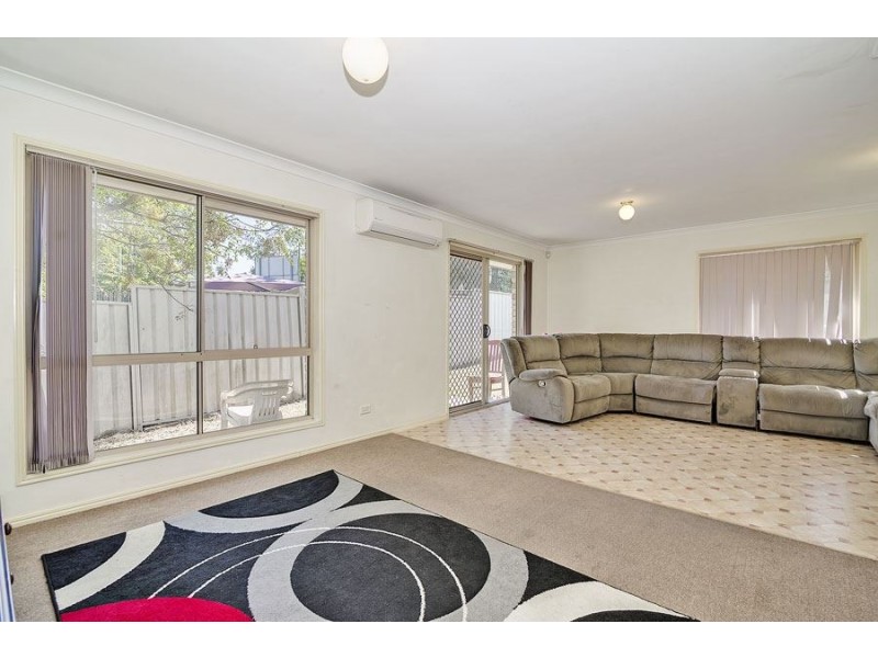 8 Cherrytree Place, Waterford West QLD 4133