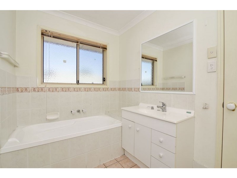 8 Cherrytree Place, Waterford West QLD 4133