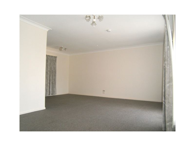 30 Duesbury Crescent, Edens Landing QLD 4207