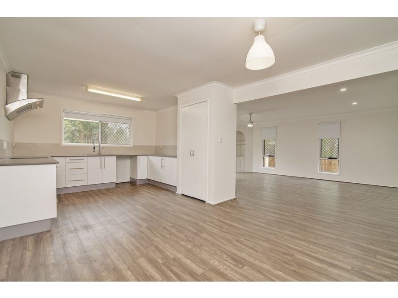 4 Jeetho Street, Holmview QLD 4207