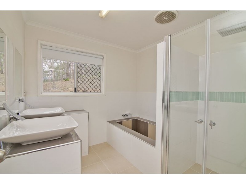 4 Jeetho Street, Holmview QLD 4207