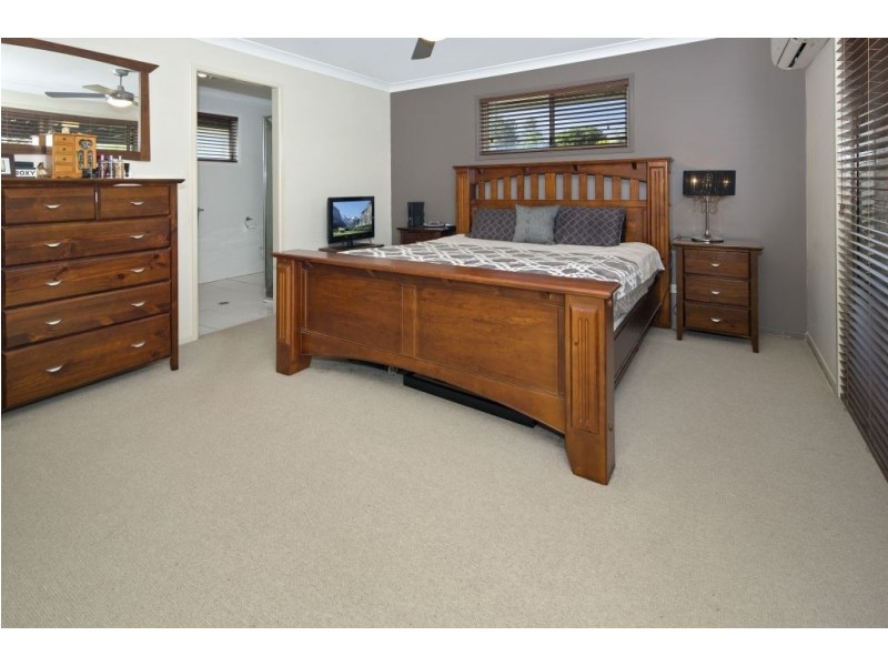 4 Yvonne Crescent, Mount Warren Park QLD 4207