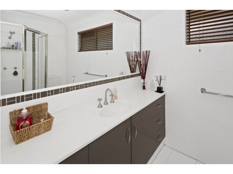 4 Yvonne Crescent, Mount Warren Park QLD 4207