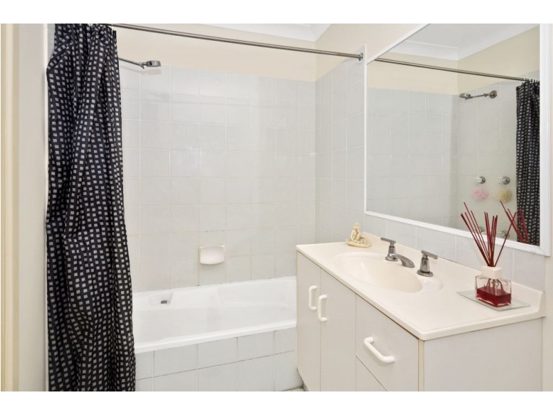 4 Yvonne Crescent, Mount Warren Park QLD 4207