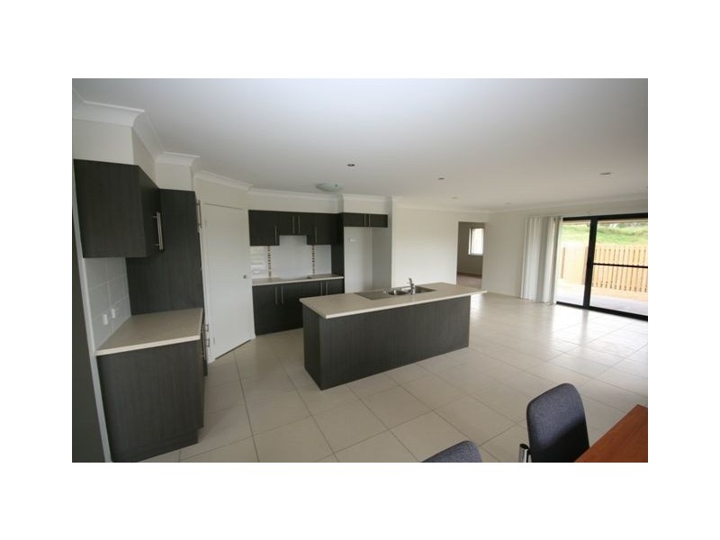 2 Summit Parade, Bahrs Scrub QLD 4207