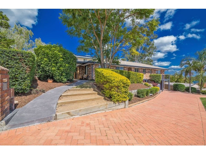 31 Wantana Crescent, Edens Landing QLD 4207