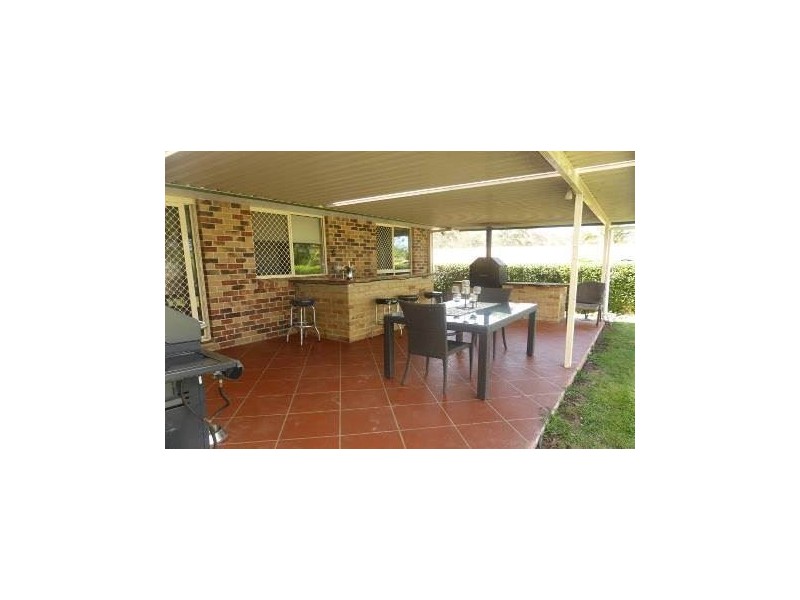 16 Ernest Street, Windaroo QLD 4207
