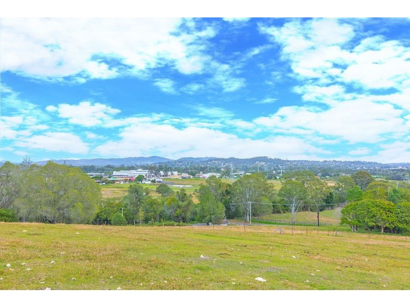 228 Quinns Hill Road West, Stapylton QLD 4207