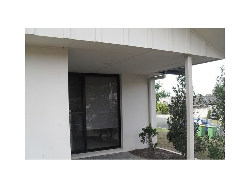 2/2 Wyndham Circuit, Holmview QLD 4207